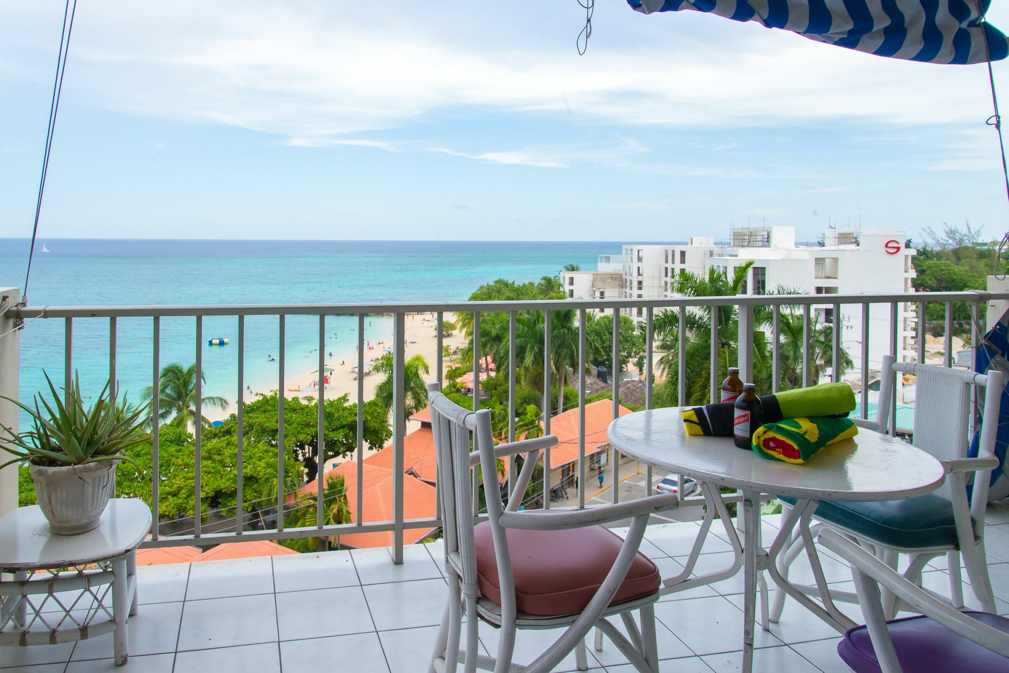 Montego Bay Club Apartments Экстерьер фото
