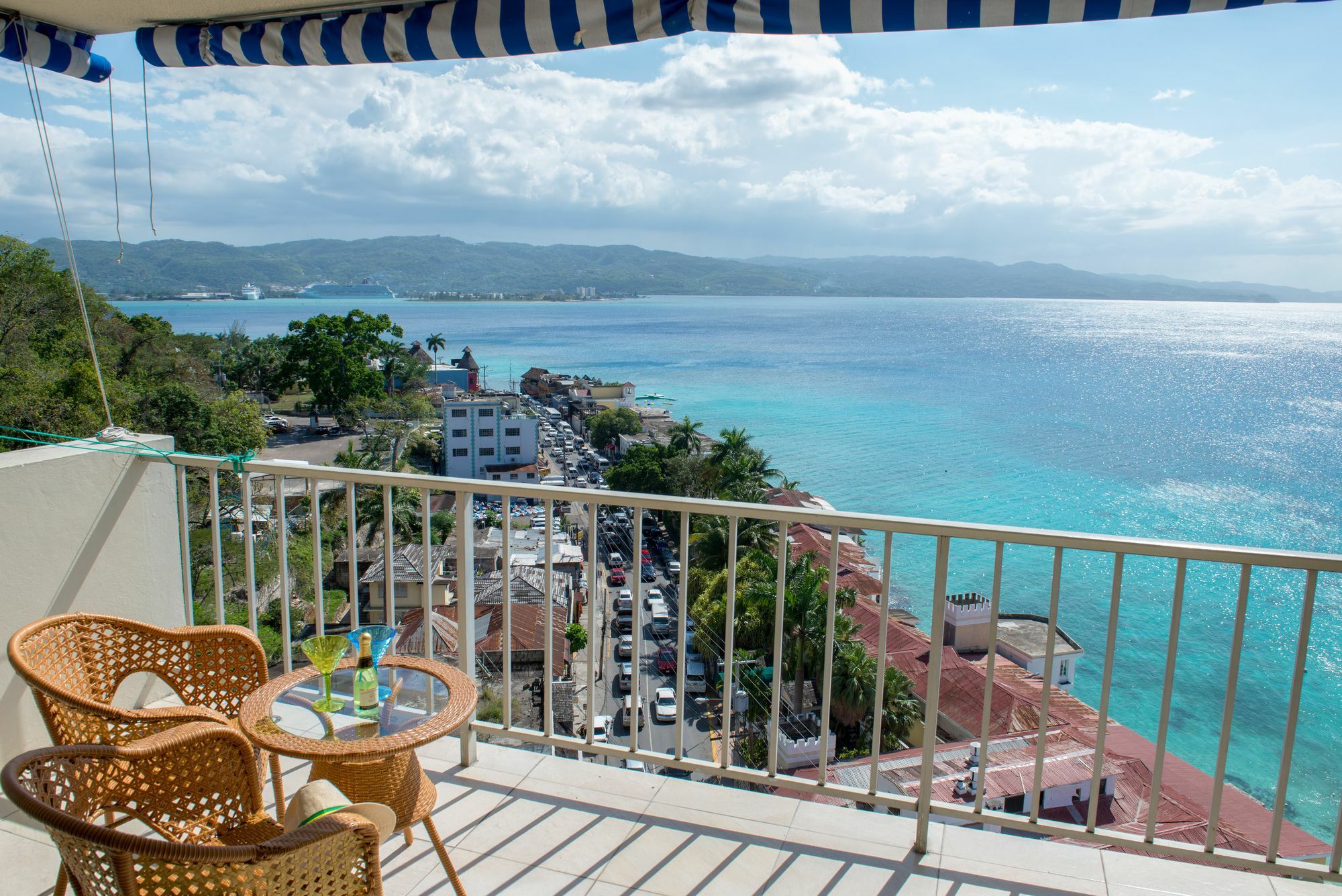 Montego Bay Club Apartments Экстерьер фото