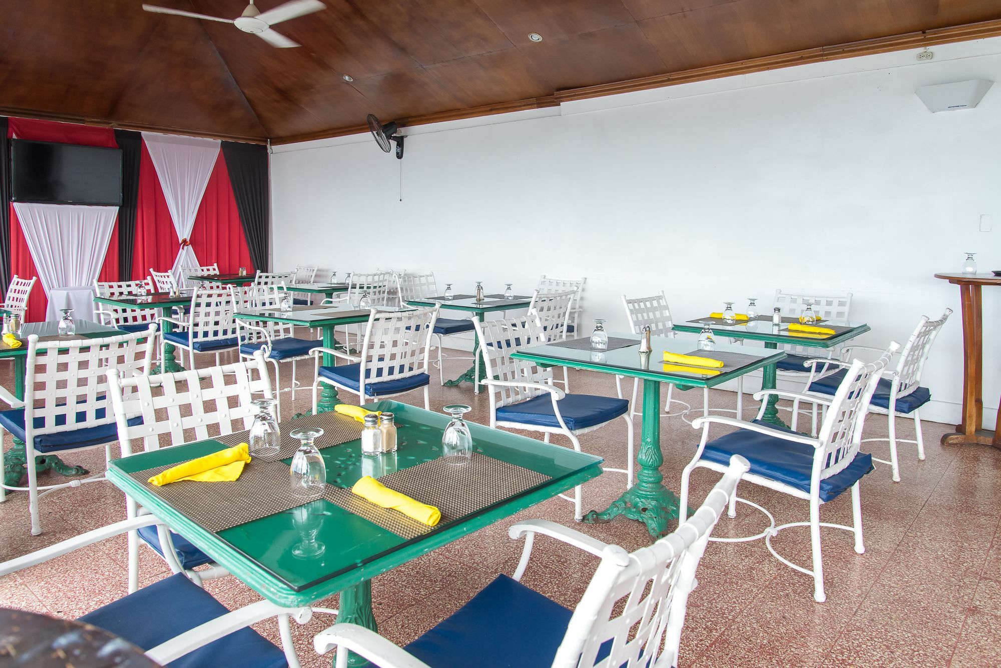 Montego Bay Club Apartments Экстерьер фото